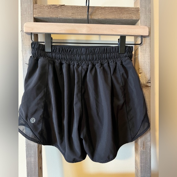 LULULEMON Hotty Hot Short II Long 4" In Black Size 4 - Picture 6 of 6